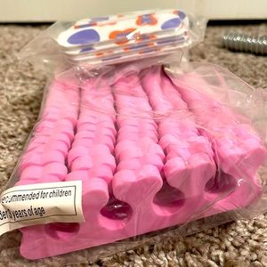 NAIL supplies 25 pack of foam nail supplies and 8 nail files with hearts